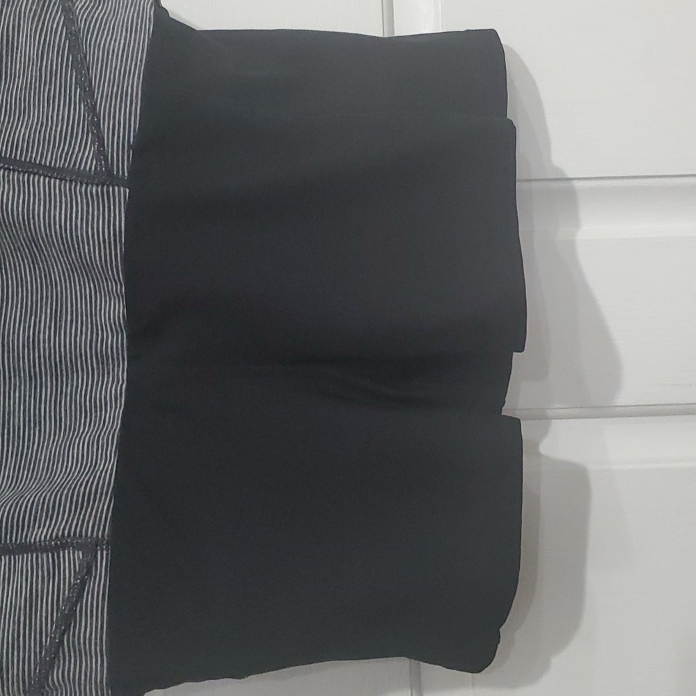 Athleta Gray Metro Stripped Zip Pockets Skort Size Small - Picture 6 of 6